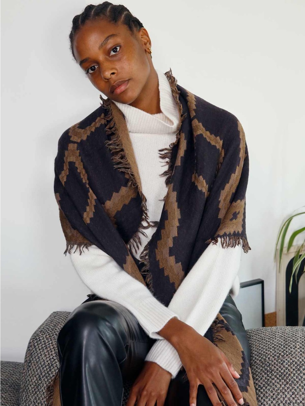 Aritzia Wilfred TRIANGULAR SCARF IN MERINO WOOL - Picture 6 of 8
